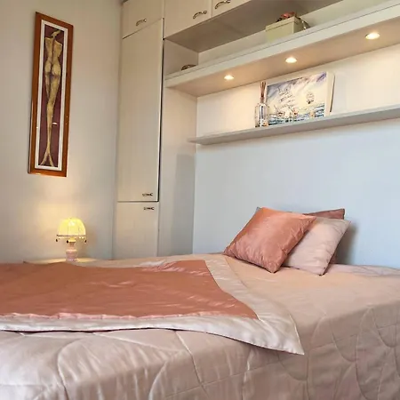 2p Avec Piscine, Clim, Parking - - Fr-1-251-511