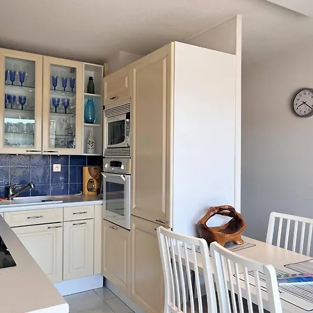 2p Avec Piscine, Clim, Parking - - Fr-1-251-511 Le Lavandou