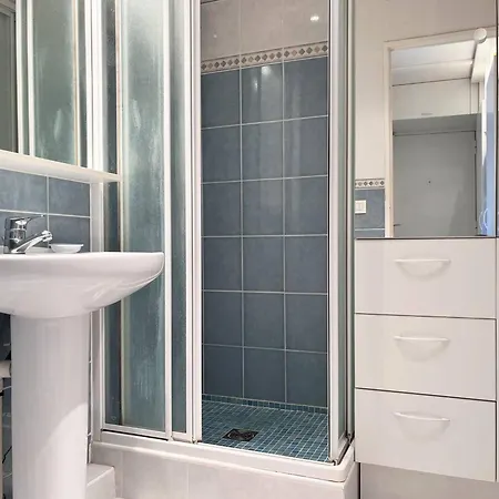 2p Avec Piscine, Clim, Parking - - Fr-1-251-511