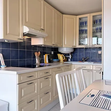 2p Avec Piscine, Clim, Parking - - Fr-1-251-511 *