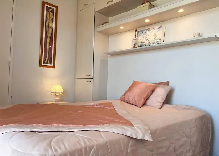 2p Avec Piscine, Clim, Parking - - Fr-1-251-511