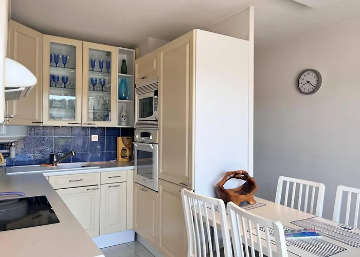 2p Avec Piscine, Clim, Parking - - Fr-1-251-511 Le Lavandou