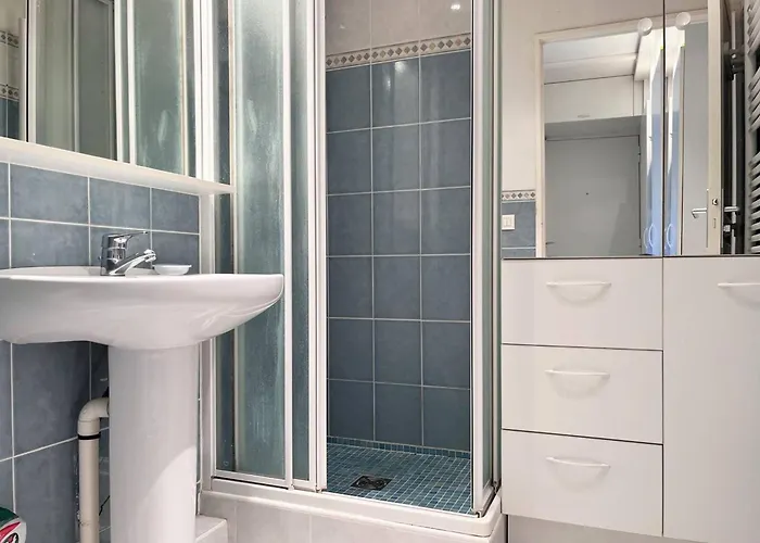 2p Avec Piscine, Clim, Parking - - Fr-1-251-511