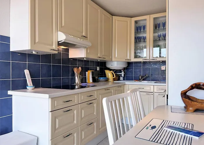 2p Avec Piscine, Clim, Parking - - Fr-1-251-511 *